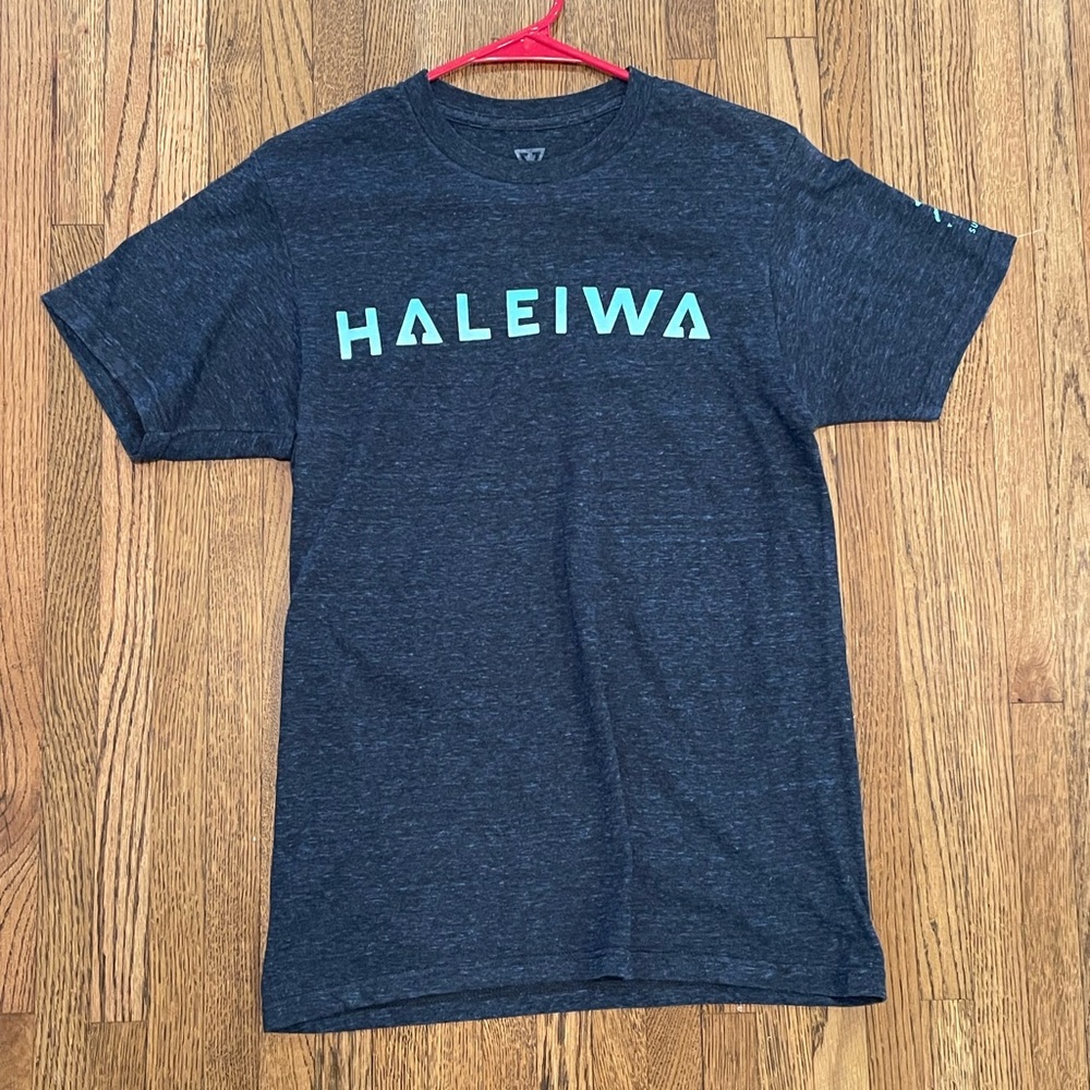 VISSLA T-Shirt Size Small